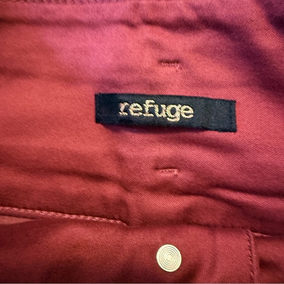 🌹𝐑𝐄𝐅𝐔𝐆𝐄 𝐁𝐄𝐑𝐑𝐘 𝟑-𝐁𝐔𝐓𝐓𝐎𝐍 𝐅𝐑𝐎𝐍𝐓 𝐂𝐔𝐅𝐅 𝐇𝐈-𝐖𝐀𝐈𝐒𝐓 𝐒𝐇𝐎𝐑𝐓𝐒 - Picture 2 of 7